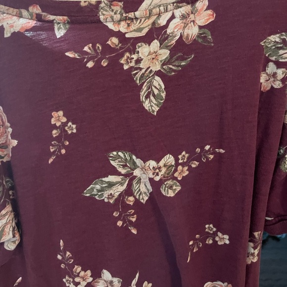 24/7 Maurices XL Burgundy with roses t-shirt, good condition. - Picture 3 of 3